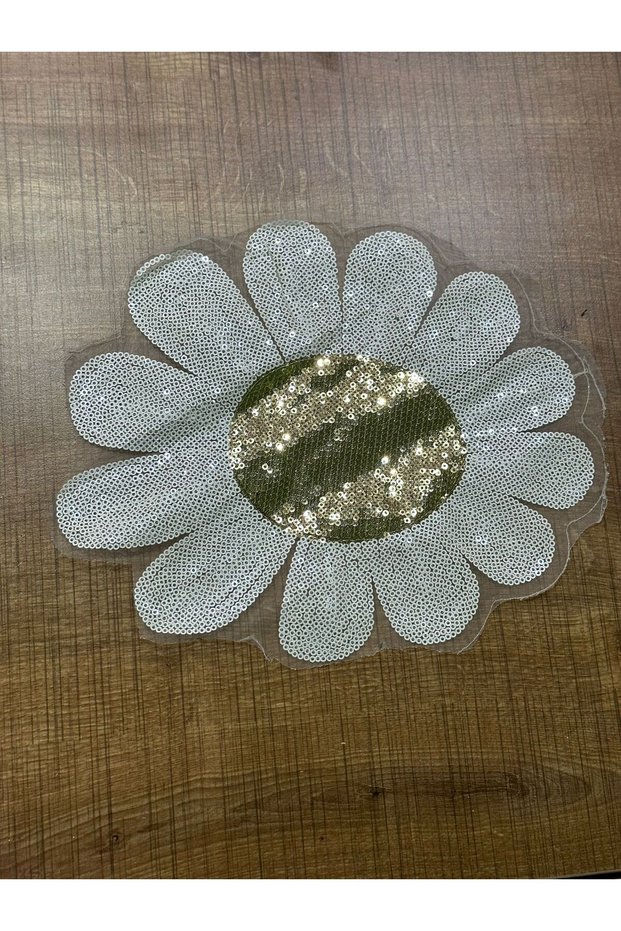25X22 cm Sequined Embroidered White Daisy Applique