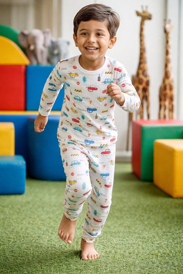 Long-Sleeved Patterned Kids Pajama Set #printedkidspajamas #laundrygarden #carpattern