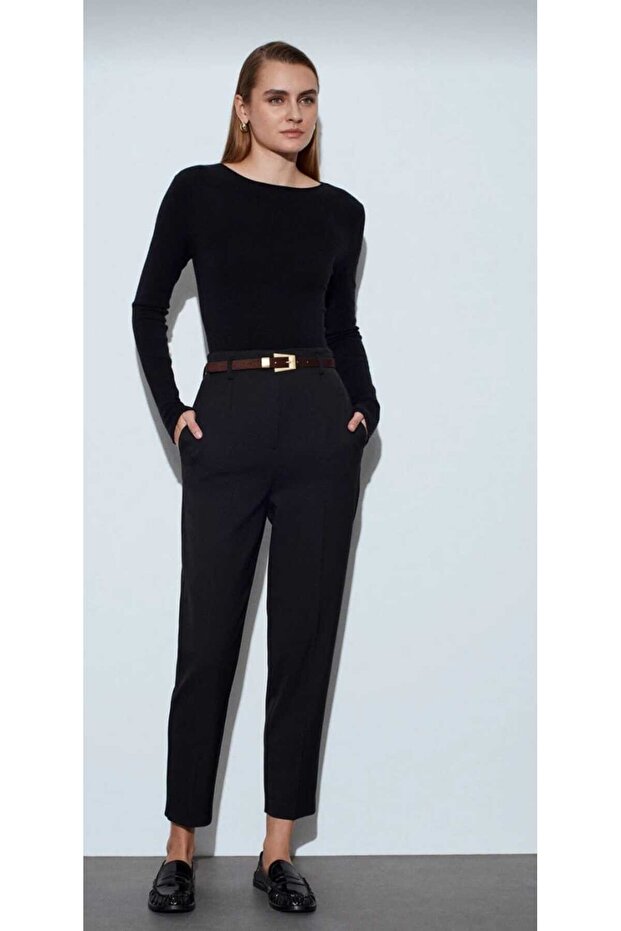 72242 Belted Carrot Pants