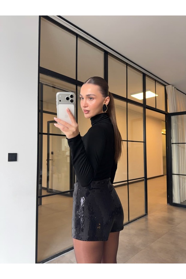 MİNİ SİYAH PULLU ŞORT - 5