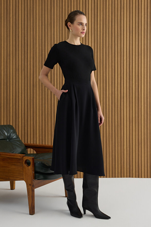 Siyah Pileli Dokuma Etek - 2