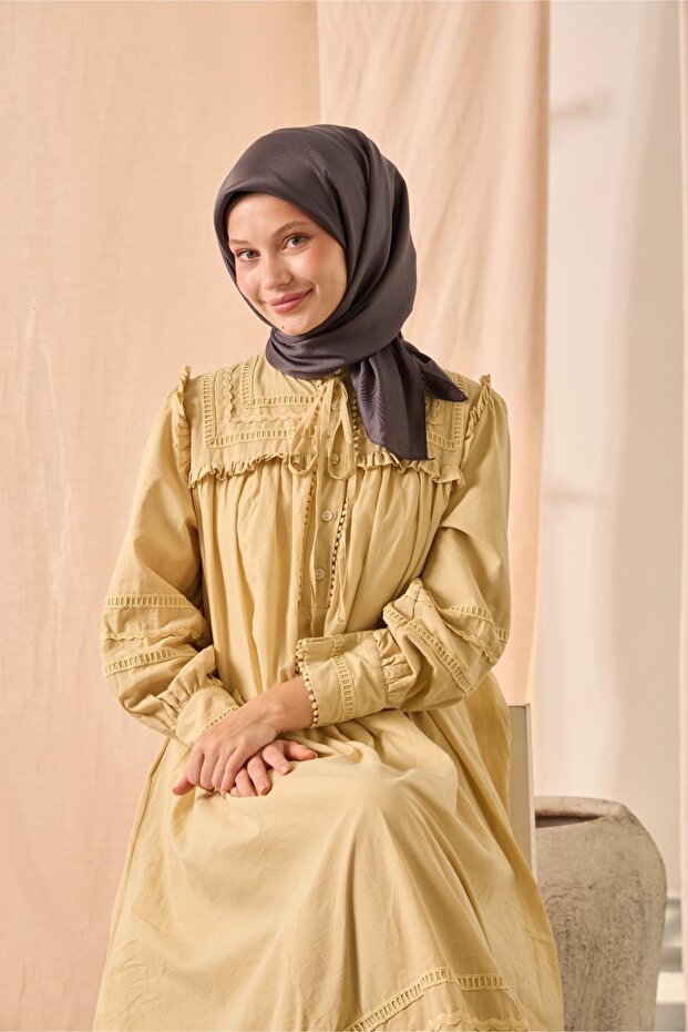 وشاح مسطح لامع