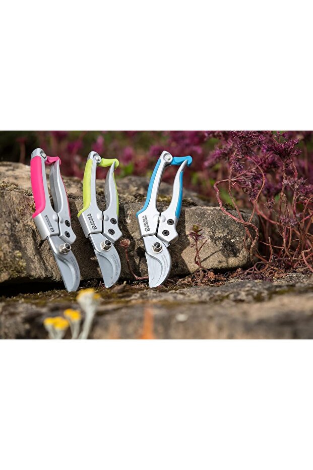 Spear & Jackson Green Pruning Shears - 2