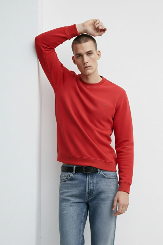 سويت شيرت رجالي ذو ياقة دائرية باللون الأحمر الأساسي - 4