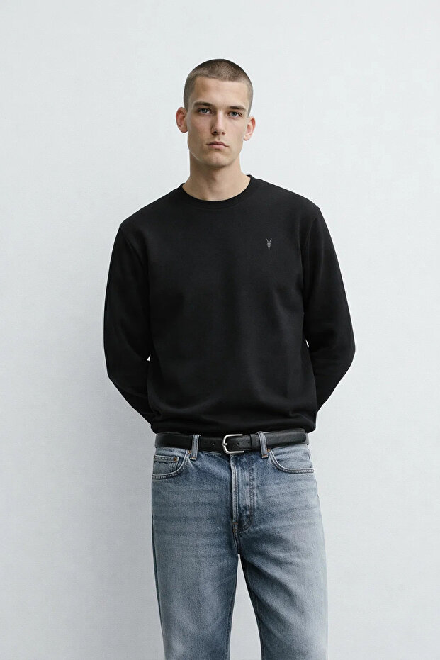 سويت شيرت أسود أساسي برقبة دائرية للرجال - 1