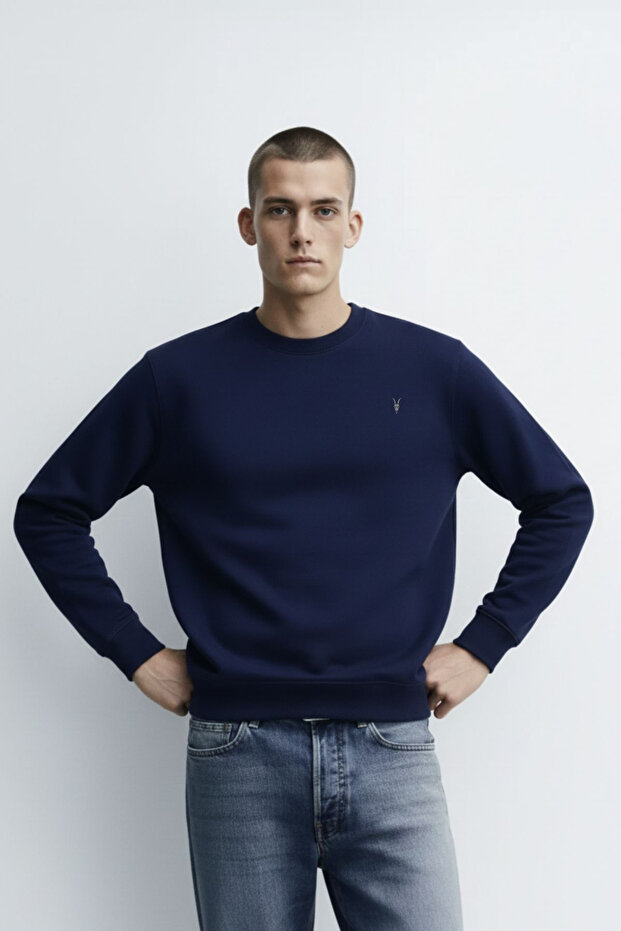 سويت شيرت رجالي ذو ياقة دائرية أساسي باللون الأزرق الداكن - 5