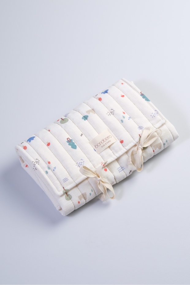 غطاء مفرش تغيير حفاضات مبطن للرضع، سطح خارجي من قطن 100%، حشوة ألياف، وبطانة داخلية مقاومة للماء