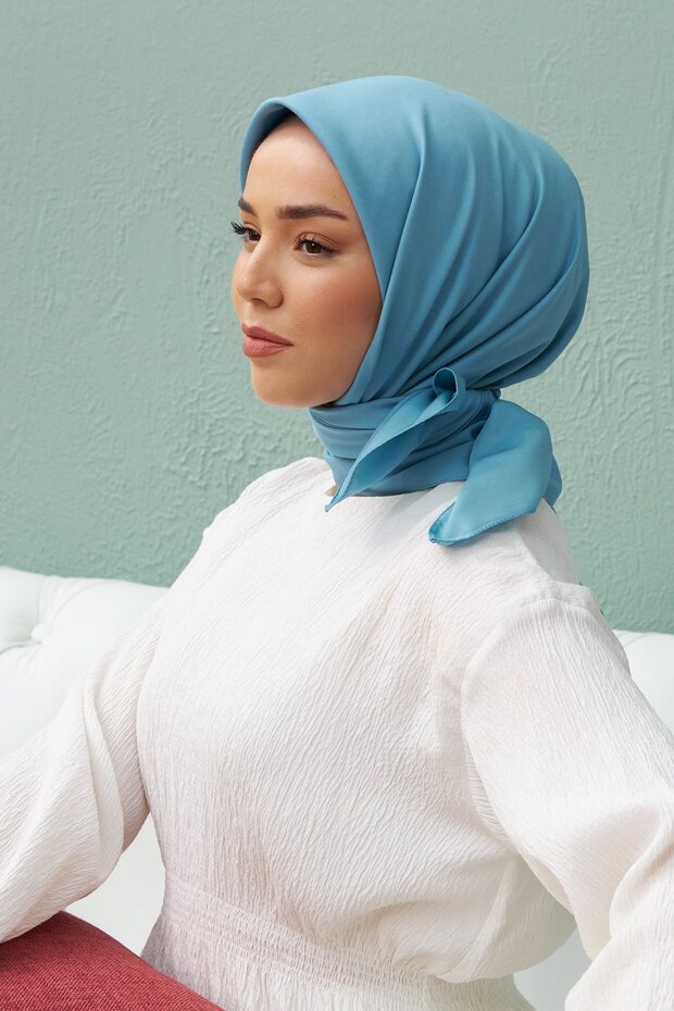وشاح تويل بلون سادة