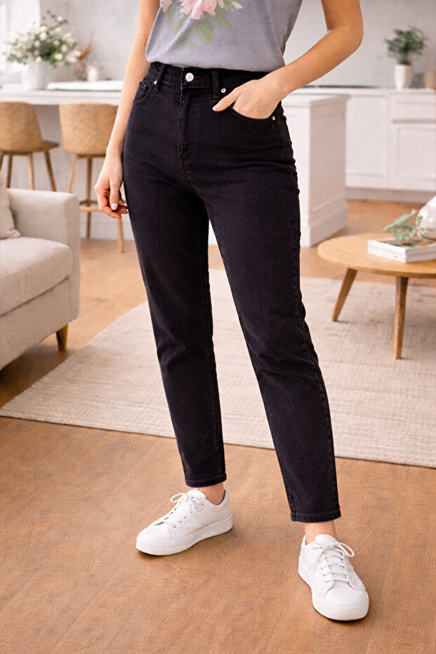 Scarlet Women's Black High-Waist Stretch Fabric Trend Mom Jeans