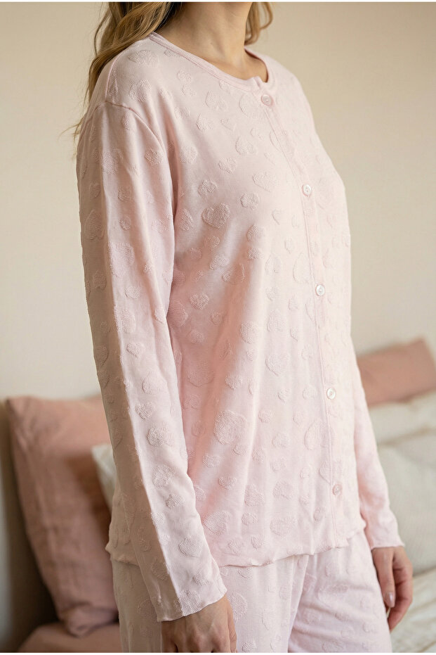 طقم بيجامة محبوكة بأزرار أمامية ونقش قلب وردي - 7