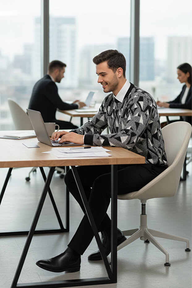 سترة منقوشة برقبة دائرية للرجال - 3