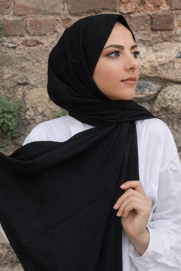 شال نسائي من القطن الممشط يأخذ شكلًا مريحًا وقماشًا يسمح بمرور الهواء