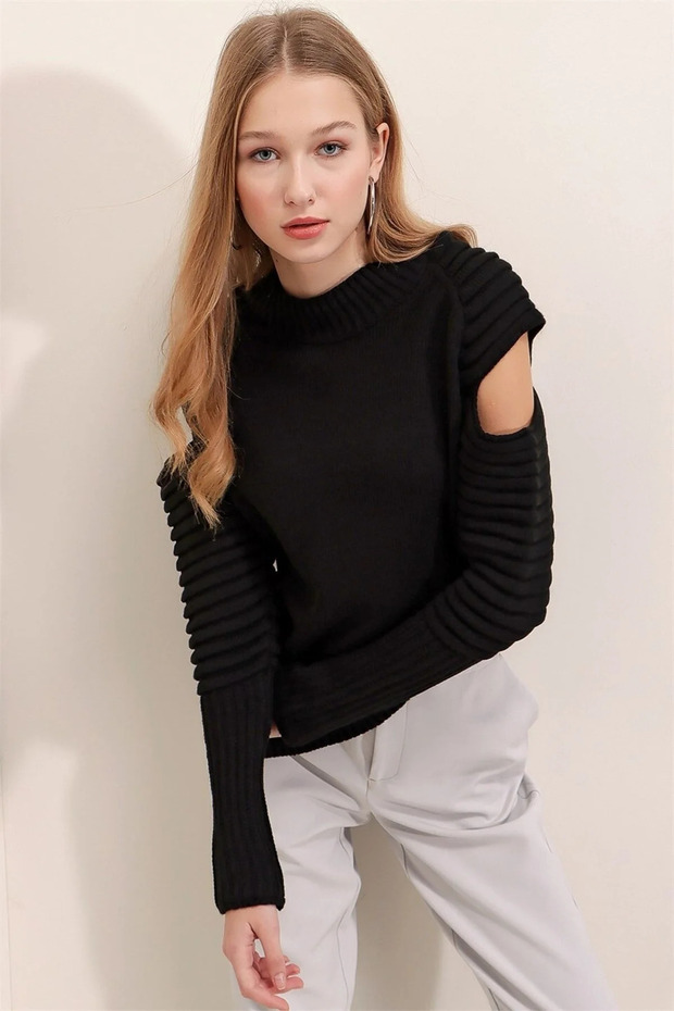 Women's Knitwear Sweater Black Cut-Out Shoulder Detail Long Sleeve Crew Neck Casual and Stylish Woven Detail