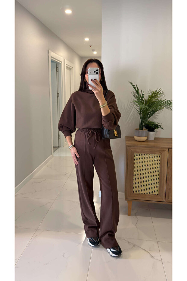 طقم تريكو بياقة صياد السمك باللون البني من باتارا