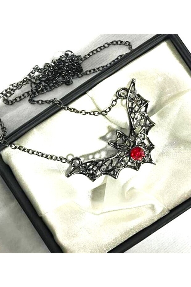 قلادة الخفاش القوطية - 4