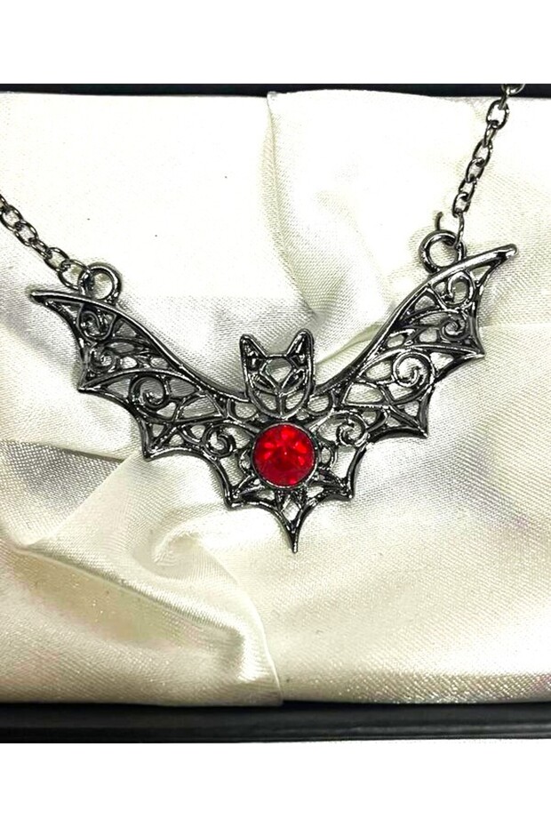 قلادة الخفاش القوطية - 3