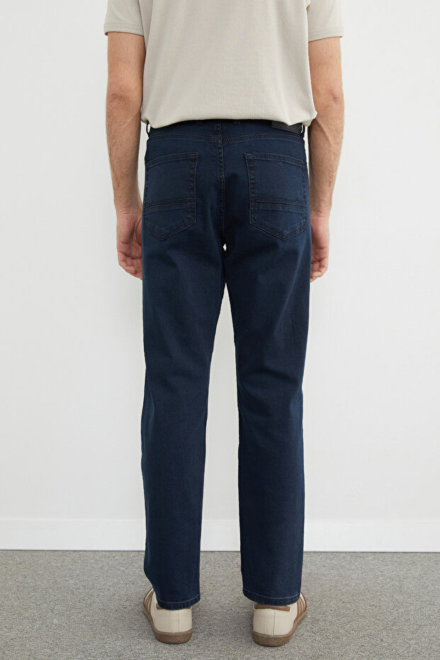 جينز بمقاس كبير وقصة عادية - 8