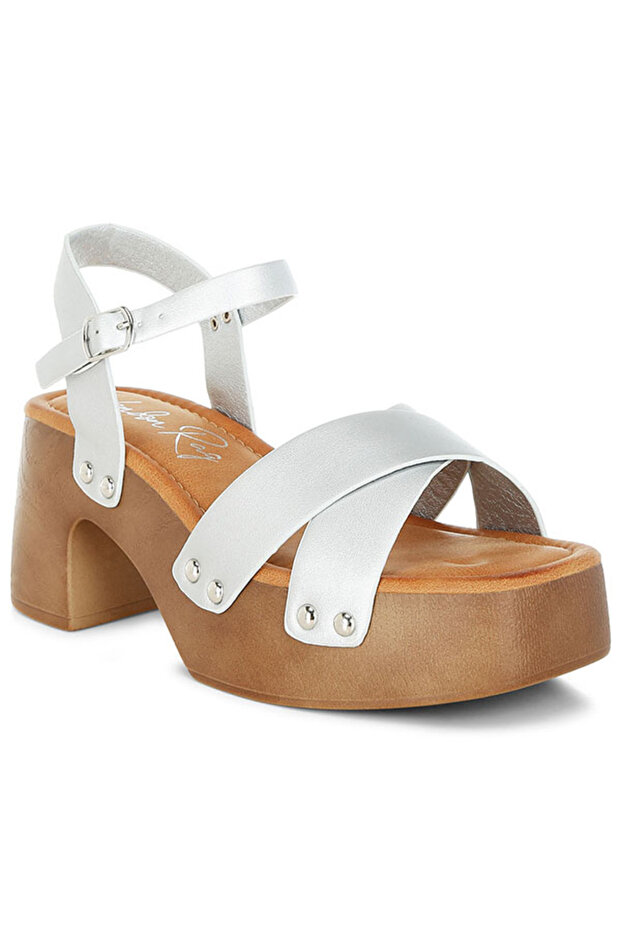 Women Metallic Pleather Clog Sandals in Silver