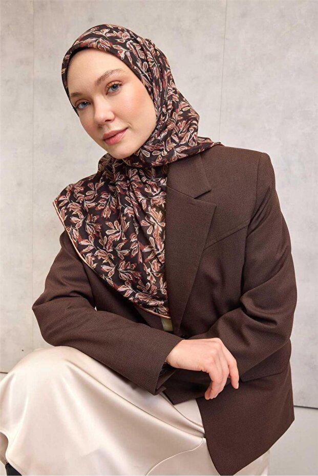 وشاح ناعم من القطن والبوليستر بنمط زهور بني داكن غير قابل للانزلاق مقاس 90x90