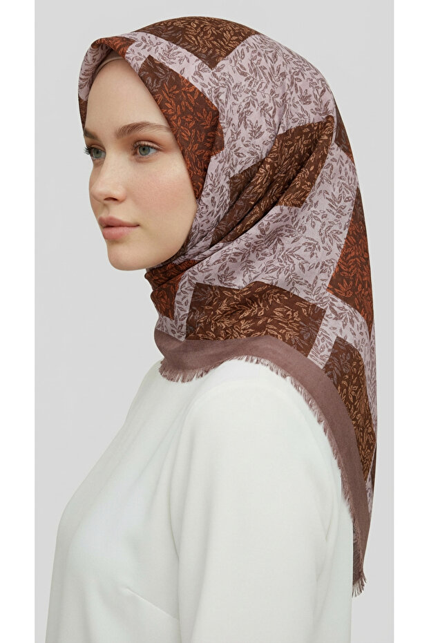 وشاح صوف منقوش بأوراق الكاراكا - بيج / كريمي - 2