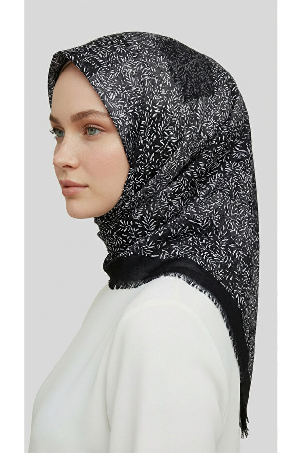 Wool Scarf with Leaf Pattern - Black / Grey