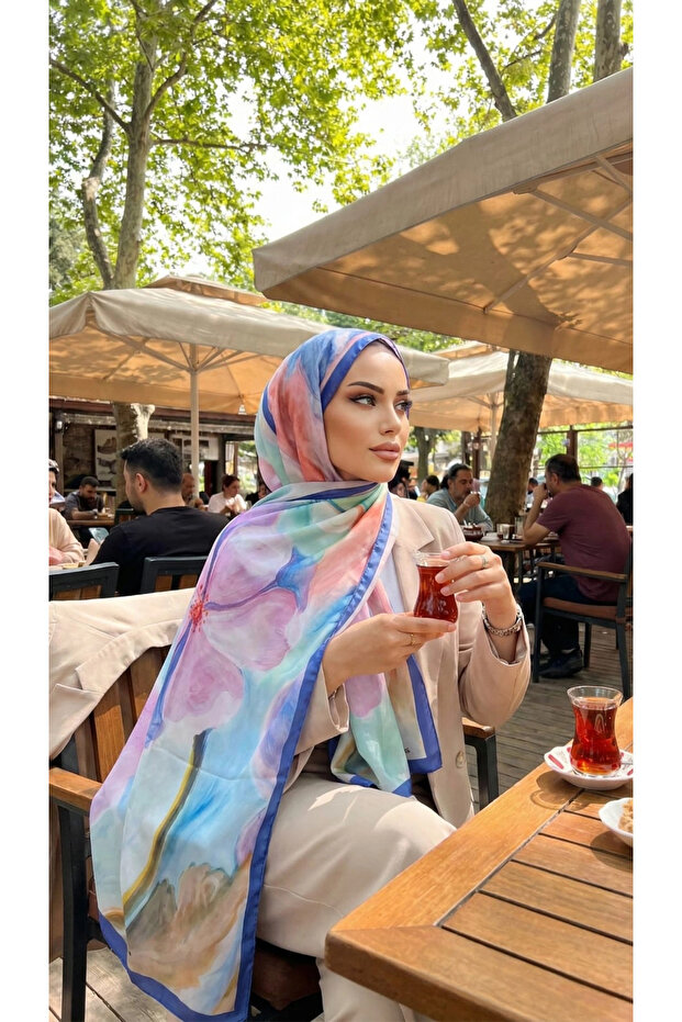 شال منقوش بالزهور - 1