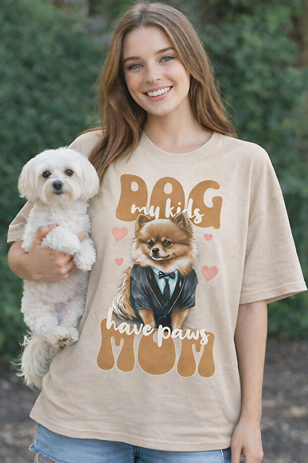 تي شيرت قصة فضفاضة مطبوع عليه DOG MOM للجنسين