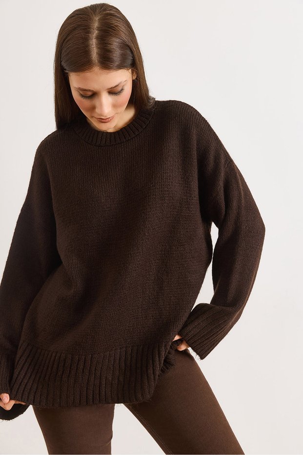Women's Bitter Brown Crew Neck Thick Banded Oversized Knitwear Sweater Kzk-19000988