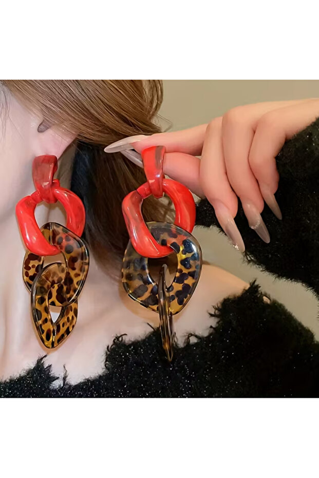 أقراط متدلية حمراء بنمط الفهد مرصعة بالراتنج - 1