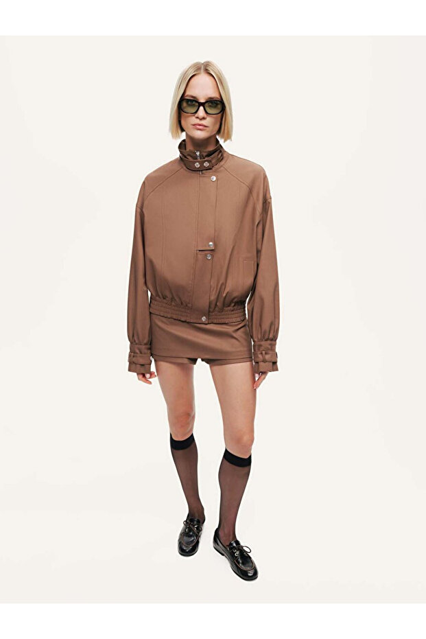 سترة بياقة عالية مع حزام - 3