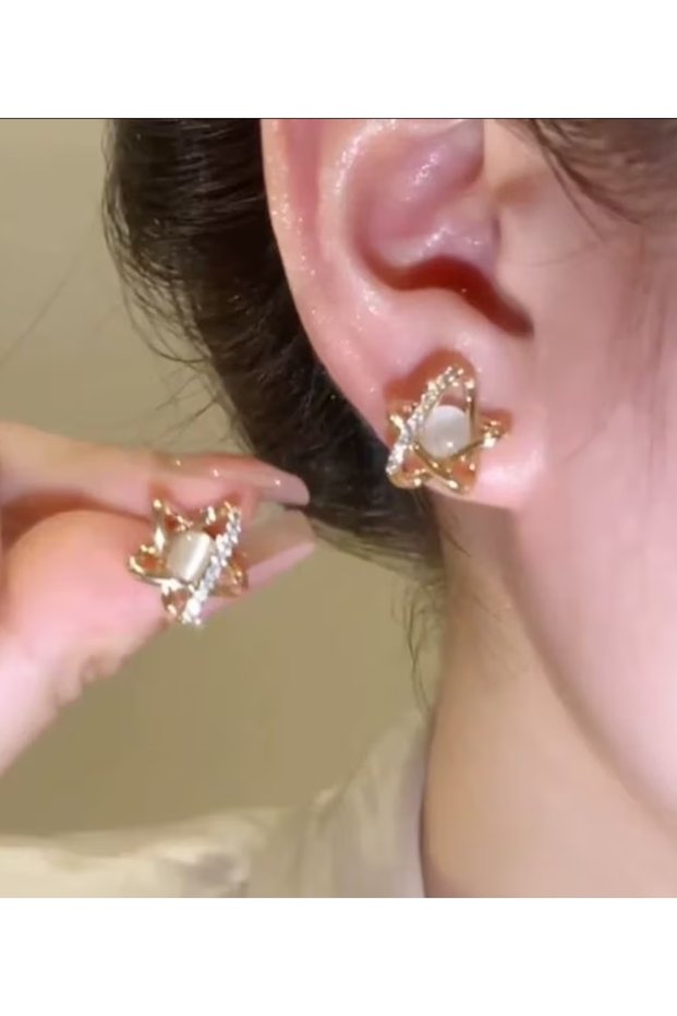 Vip Gold Color Rhinestone Encrusted Stone Star Model Steel Earrings