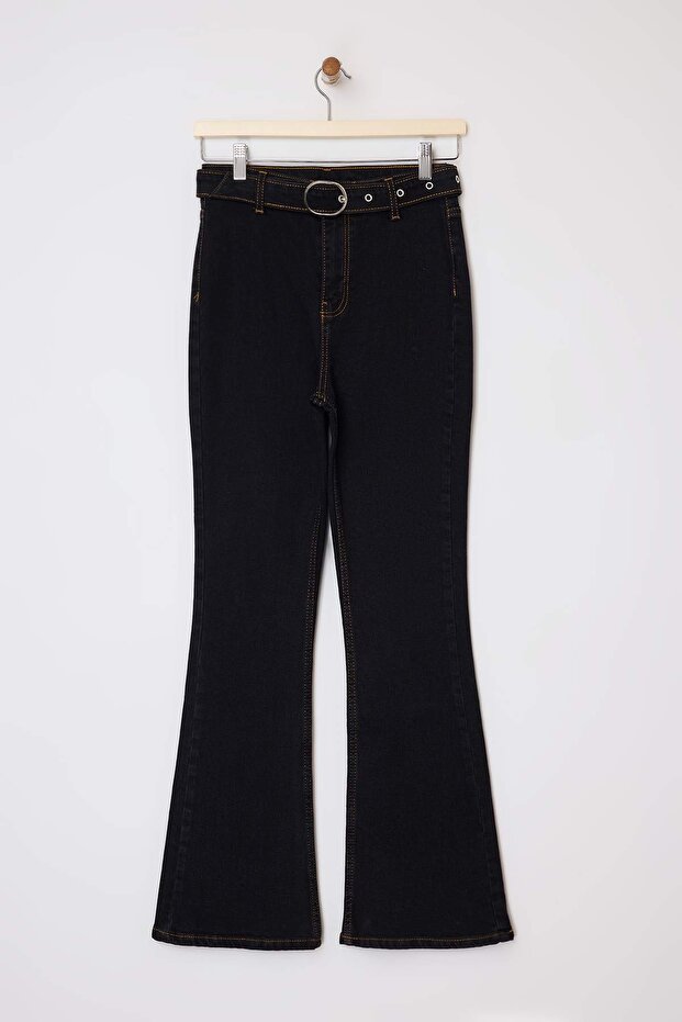 Limited Edition Siyah Kemer Detaylı Yüksek Bel Orta Esnek Flare Uzun Boy Jeans TWOSS26JE00077 - 5