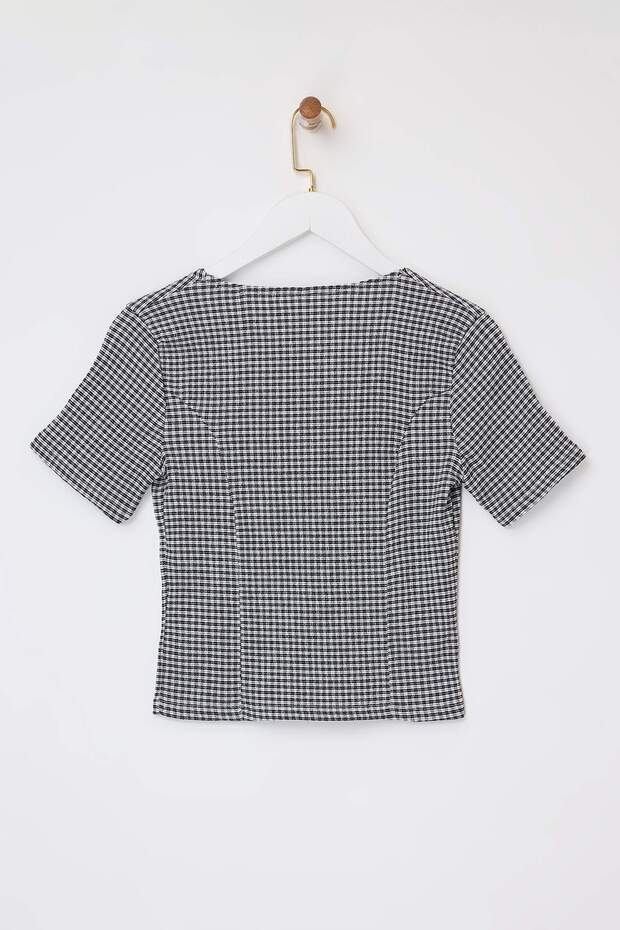 Teen Siyah Ekose Fitted/Vücuda Oturan Düğmeli Kısa Kollu Büzgülü Dokulu Örme Bluz TWOSS26BZ00031 - 6