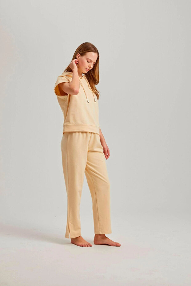 Beige Short Sleeve Hooded Two Thread Women's Trouser Suit with Waist Accessories