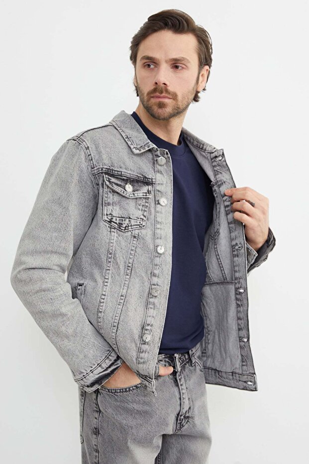 سترة من الدنيم بجيوب وأزرار - 5