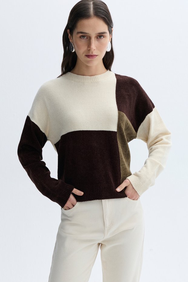 Women's Ecru Color Block Crew Neck Sweater