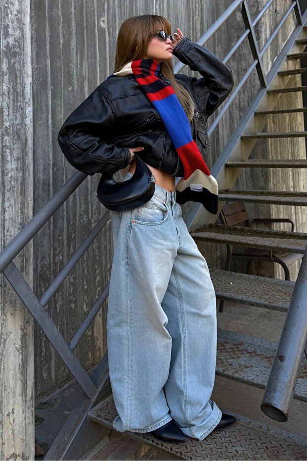bases. Mavi Bol Kesim Baggy Jean