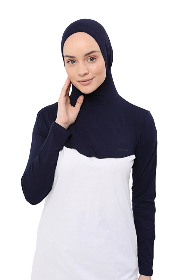 طوق الرقبة وأكمام طويلة باللون الأزرق الداكن