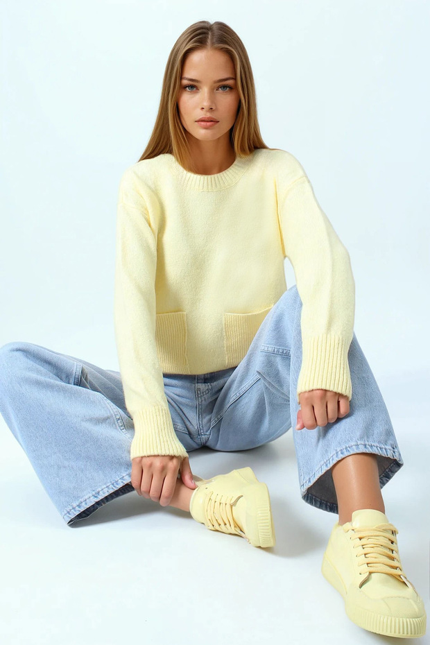 Women's Yellow Double Pocket Crew Neck Knit Sweater Vs01055
