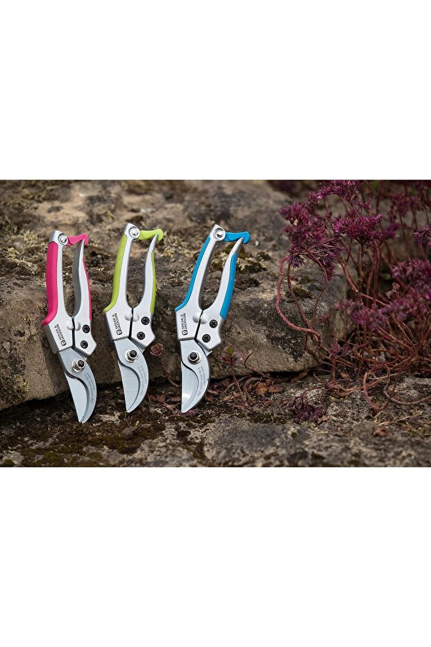 Spear & Jackson Green Pruning Shears - 3