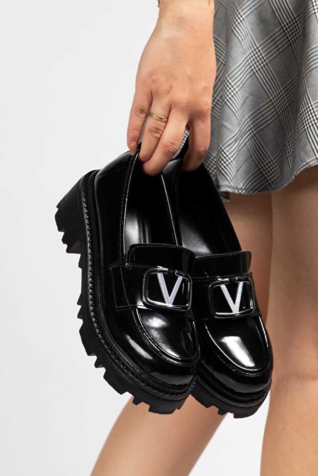 حذاء لوفر ذو نعل عالٍ - 3