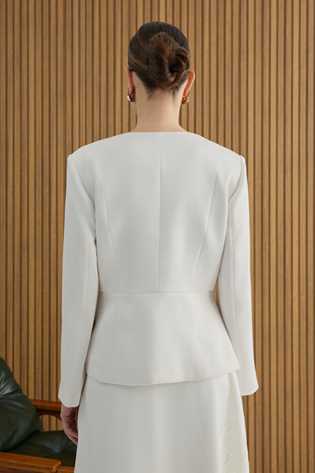 سترة بتفاصيل كوبية بلون إكرو - 5