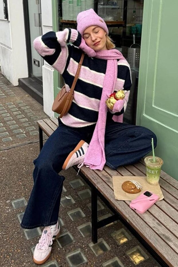 Pink Crew Neck Striped Knit Sweater Sh343