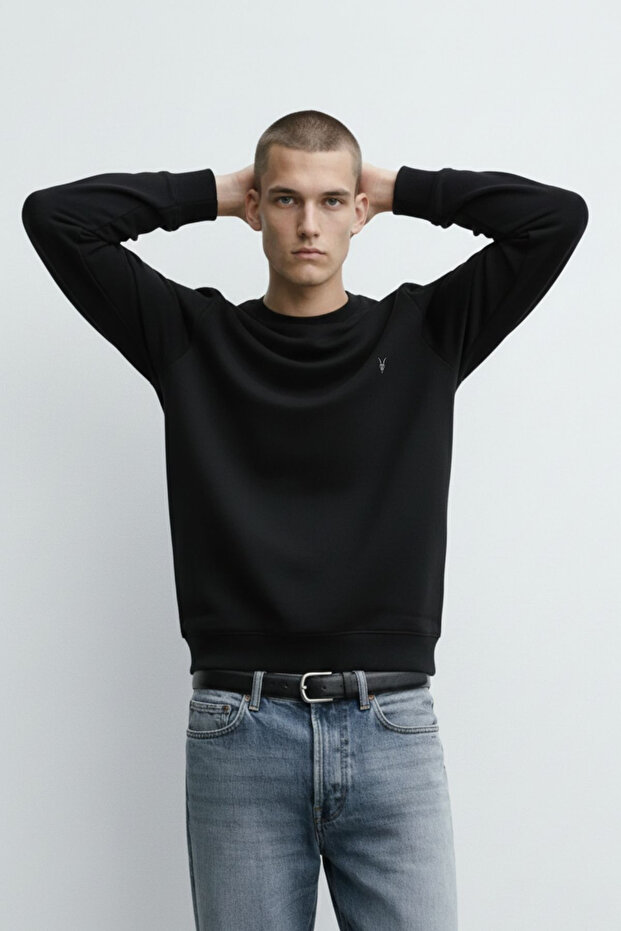 سويت شيرت أسود أساسي برقبة دائرية للرجال - 6