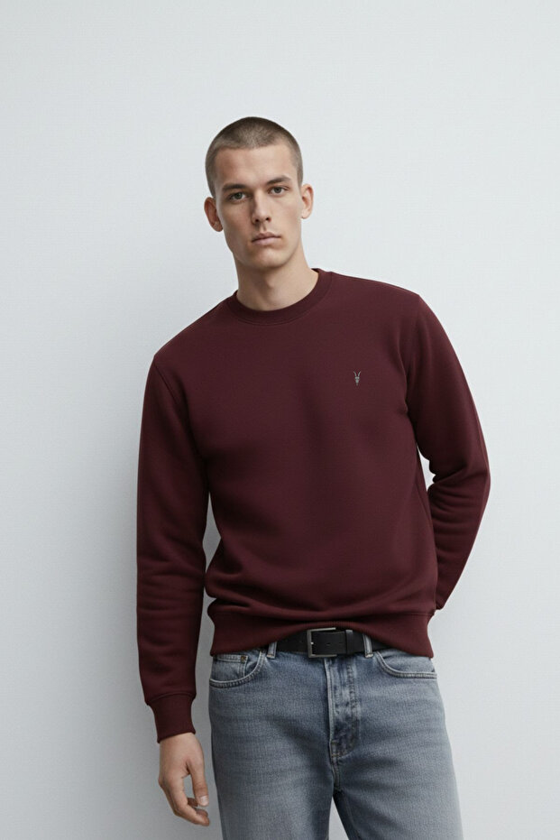 سويت شيرت رجالي ذو ياقة دائرية أساسي باللون الأحمر الداكن - 3