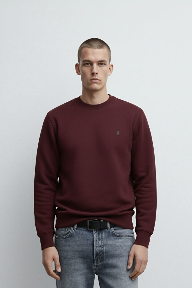 سويت شيرت رجالي ذو ياقة دائرية أساسي باللون الأحمر الداكن - 2
