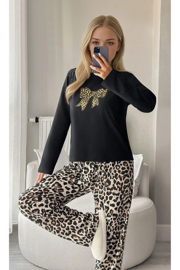 طقم بيجامة بنمط الفهد مع فيونكة سفلية - 1
