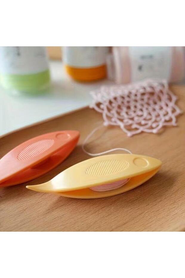 Colored Plastic Shuttle 2 Pieces - 1