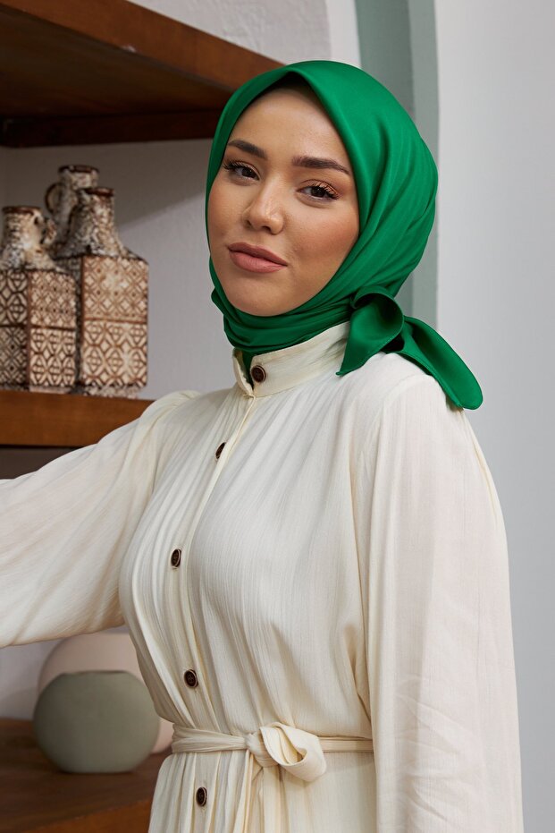 وشاح تويل بلون سادة