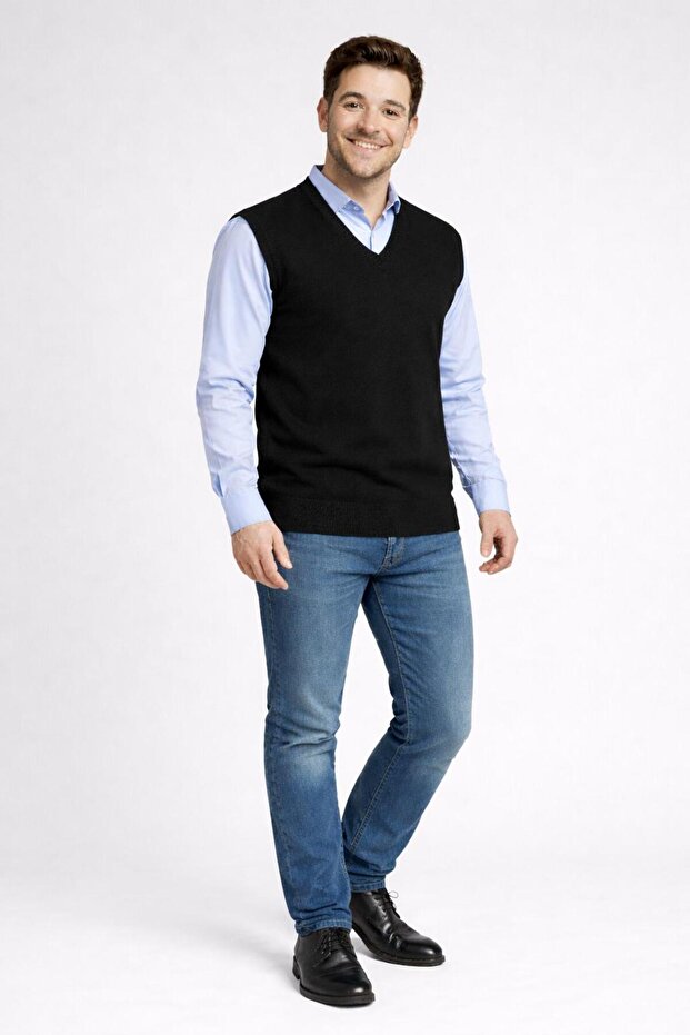Men's V-Neck Detailled Thin Knitwear Offers a Comfortable and Stylish Design with Its Smooth Texture